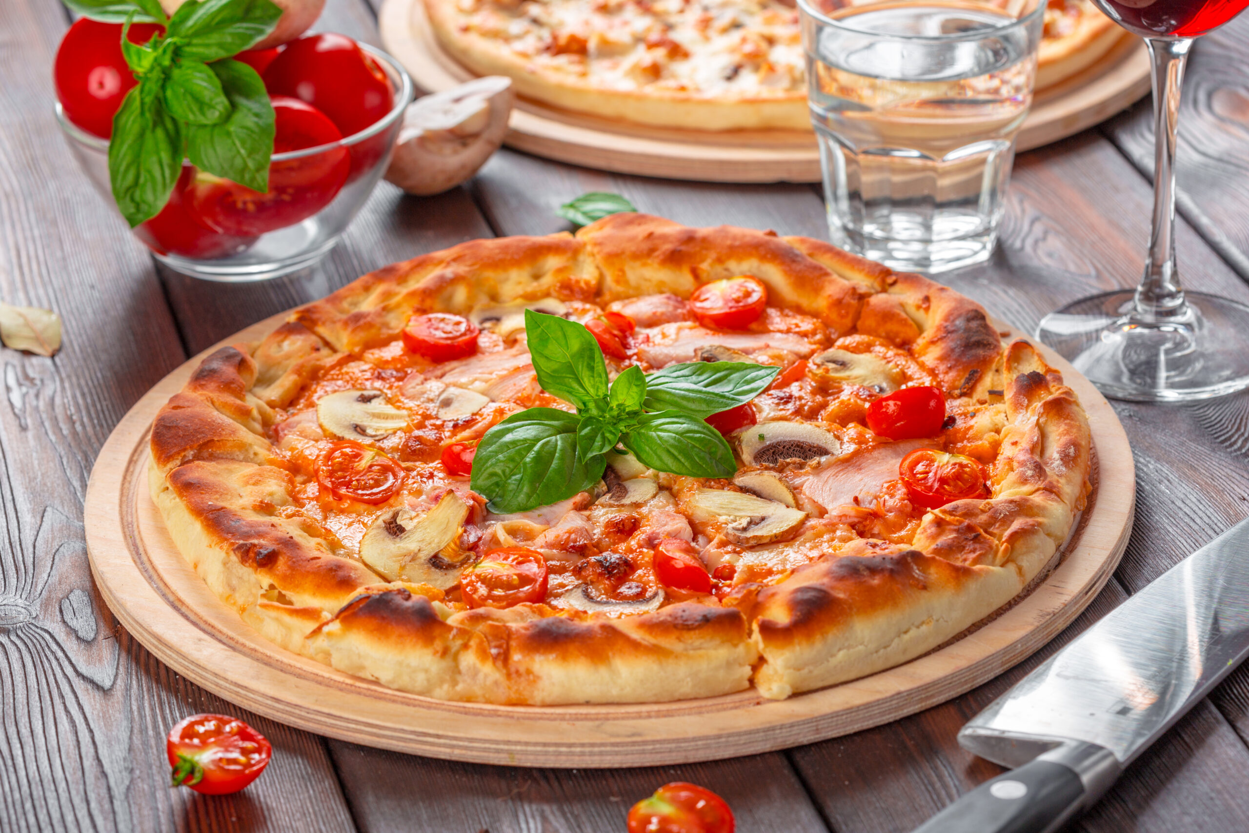 Pizzeria o restaurante informal con ambiente desenfadado y musica agradable