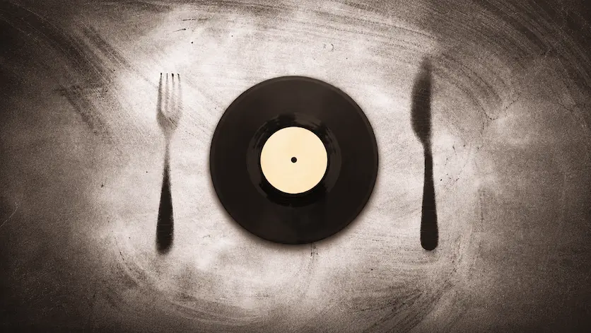 Tenedor, cuchillo y vinilo